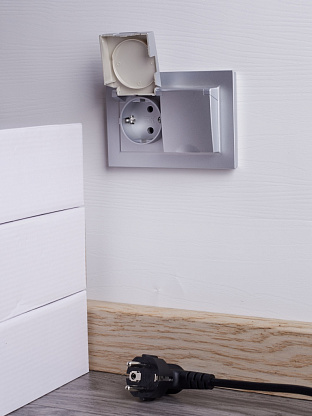 Изображение товара Розетка IP44 алюминий с шторками BRITE РСбш12-3-44-БрА