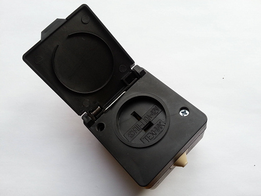 Изображение товара Розетка (42В) RP-2-B с крышкой и Т-образным расположением контактов