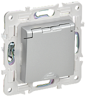Изображение товара Розетка 1-местная с заземлением с защитными шторками и крышкой 16А IP44 SK-R11S серебряный SKANDY SK-R16-16-44-K23 IEK