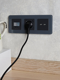 Розетка USB BRITE A+A 3,1А РЮ10-1-БрГ графит BR-U21-D31-K53 IEK