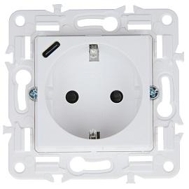 Розетка с заземлением с защитными шторками 16А с USB C 18Вт SK-R17W арктический белый SKANDY SK-R14-16-U14-018-K01 IEK