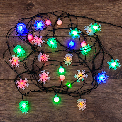 Изображение товара Гирлянда Фигурки 4,4м 30Led (шарики, снежинки, елочки) контроллер 8 режимов зеленый провод IP20 303-064 Neon-Night